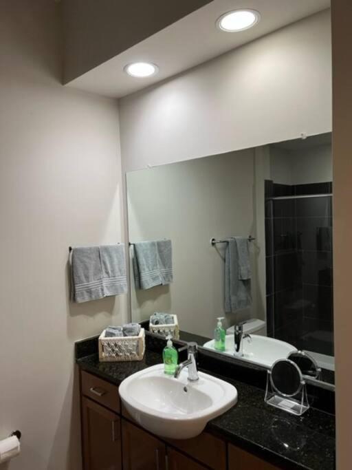 Townhouse In Uptown King Bed-Wi-Fi-Free Parking-Pool Διαμέρισμα Σάρλοτ Εξωτερικό φωτογραφία
