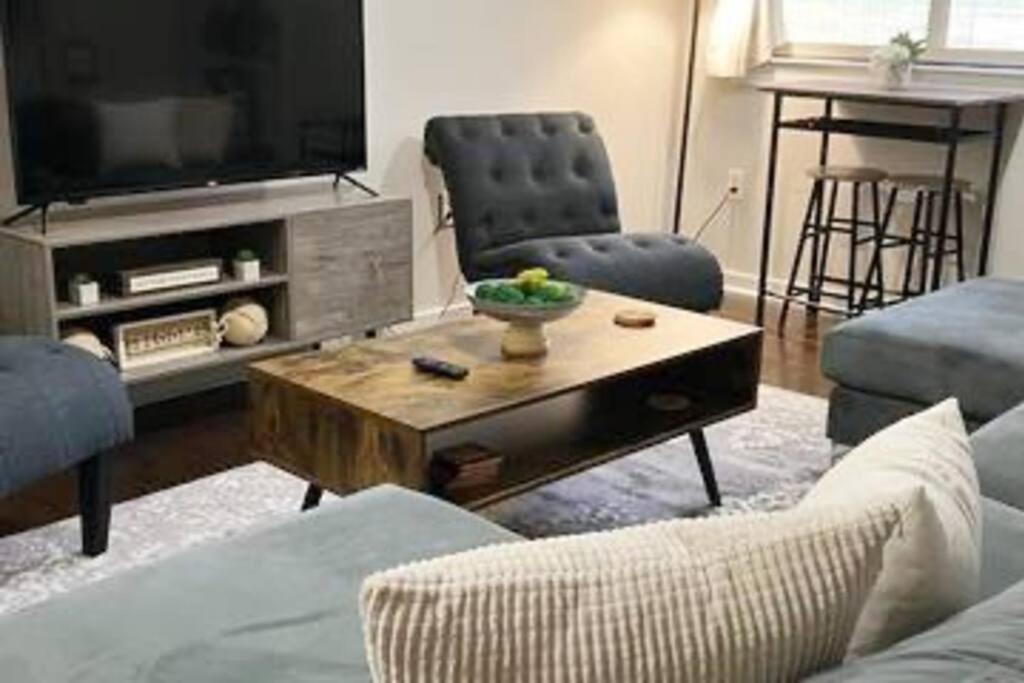 Townhouse In Uptown King Bed-Wi-Fi-Free Parking-Pool Διαμέρισμα Σάρλοτ Εξωτερικό φωτογραφία