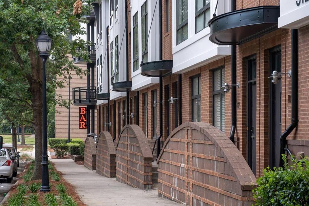 Townhouse In Uptown King Bed-Wi-Fi-Free Parking-Pool Διαμέρισμα Σάρλοτ Εξωτερικό φωτογραφία